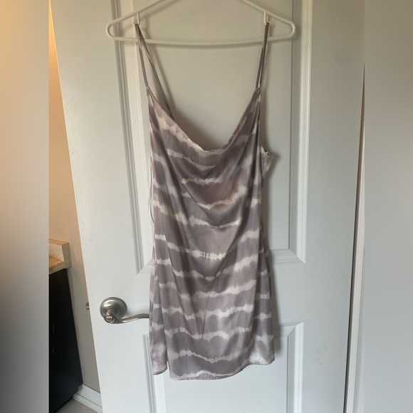 Absolutely Gorgeous Satin Mendocino Dress- NWT! Size small - Picture 2 of 4